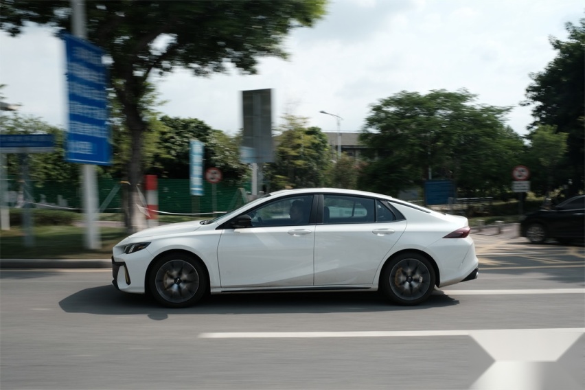 10万级最火轿车——传祺影豹 但开起来真有那么好吗？