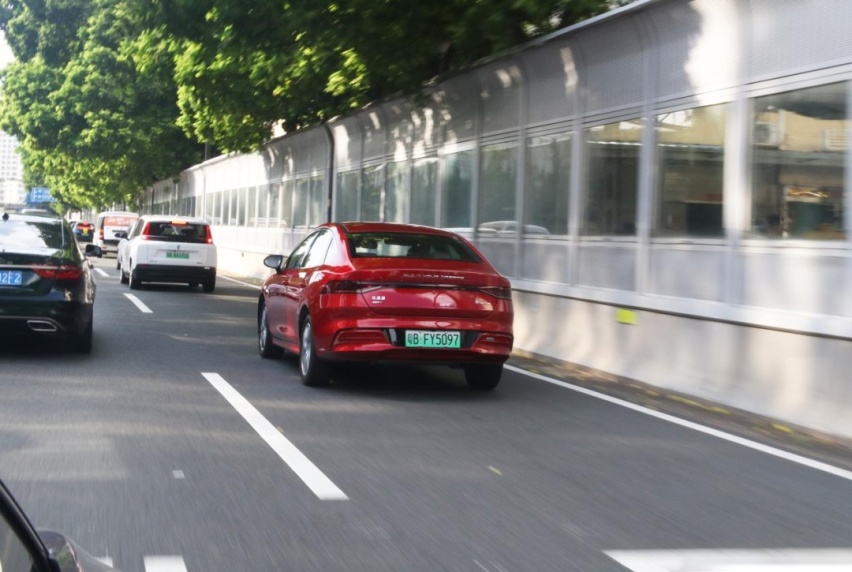 挑战华南“堵城”，实测秦PLUS DM-i 2023冠军版馈电油耗