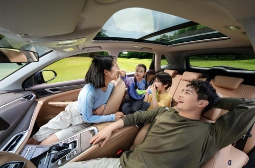 十万级混动SUV市场再度变天，风云T9携手蓝电E5荣耀版“卷”出新气象