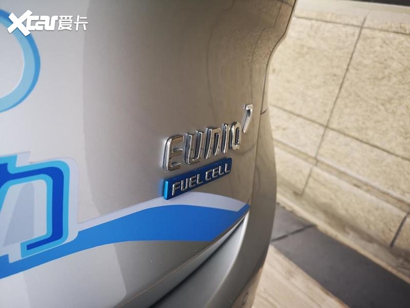 5分钟完成充能，续航超600km，上汽大通EUNIQ 7亮相
