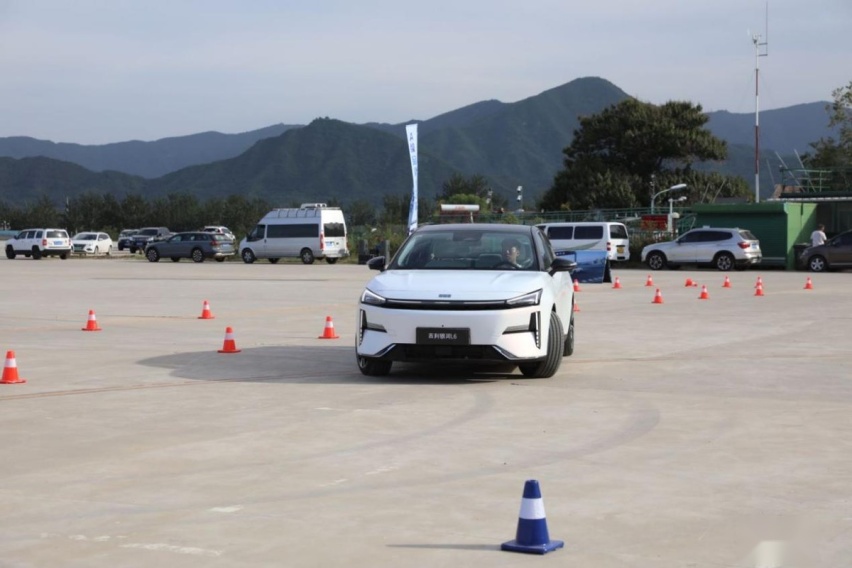 15万元选20万内最快最省的吉利银河L6，速腾、思域再也不香了