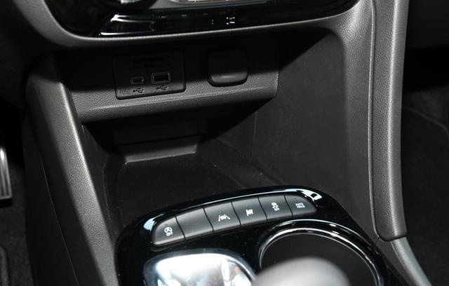 试驾测评：百年品牌的首款紧凑型SUV，迟来的总是最好的？