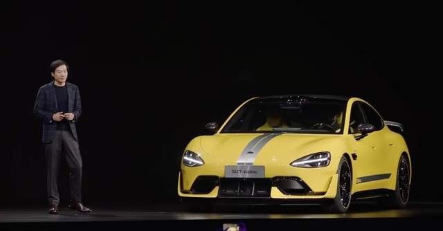 雷军正式官宣小米SU7 Ultra 81.49万起，地表最快四门量产车