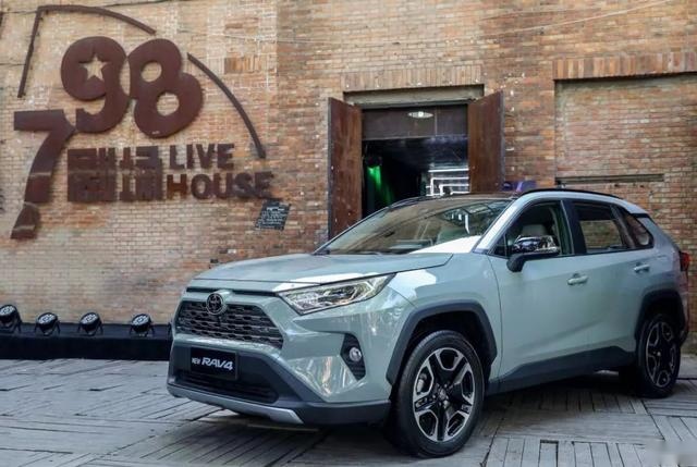 向往生活?勇于挑战?你就差这台全新RAV4荣放