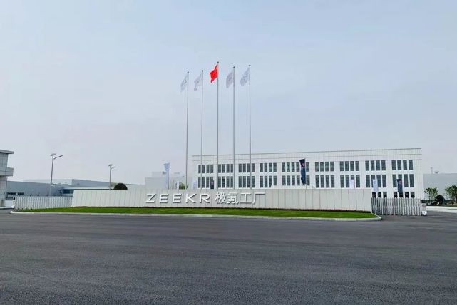 电动汽车开启30万元价格之战，极氪001帅得不像实力派