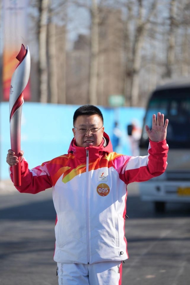 见证荣耀时刻，中国冰雪健儿获赠红旗H9
