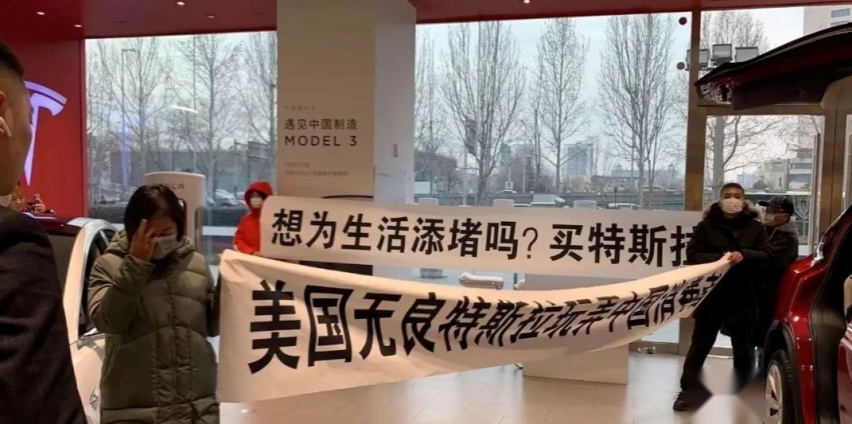 降价引发维权，特斯拉无惧风波，马斯克亲自交付Model 3？