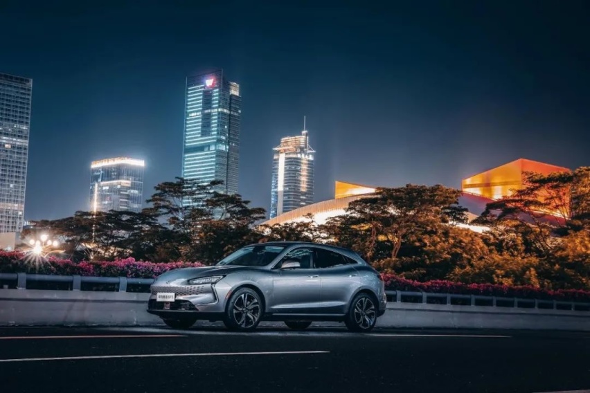 赛力斯华为智选SF5为何会成为新能源汽车中的黑马？
