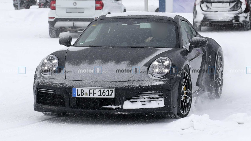 保时捷911 Turbo S谍照，尾翼不同，或为经典款