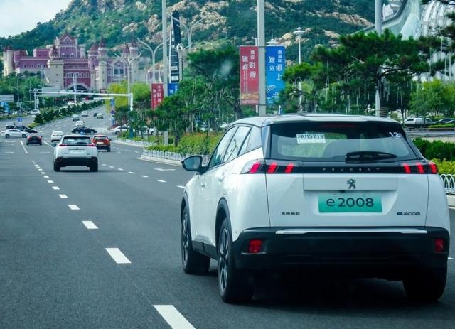 双车齐发，试驾标致e2008/2008，配3D全液晶仪表，能取代3008吗？