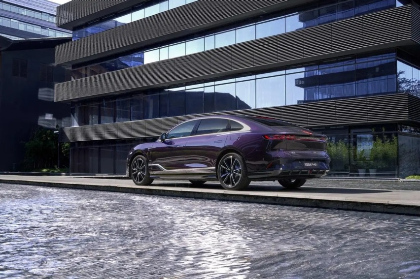 “智稳CEO”岚图追光PHEV 25.28万元起上市