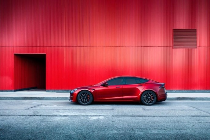 卉眼识车|特斯拉Model 3 焕新版25.99万元开启预售