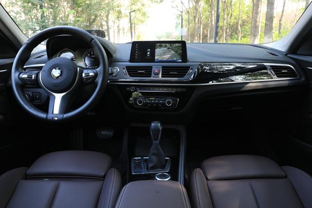 不到20万就能开回家的BMW 1系，能否满足你对蓝天白云的期待？