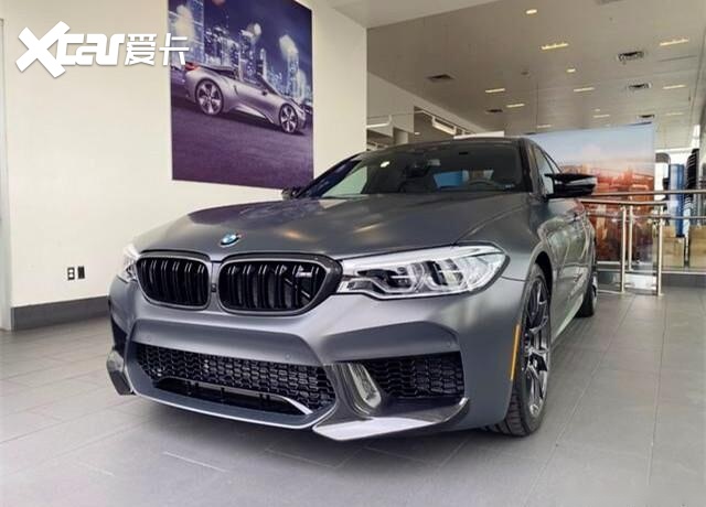 最帅"宝马5系",战斗灰车身,四出排气,625马力3.3破百