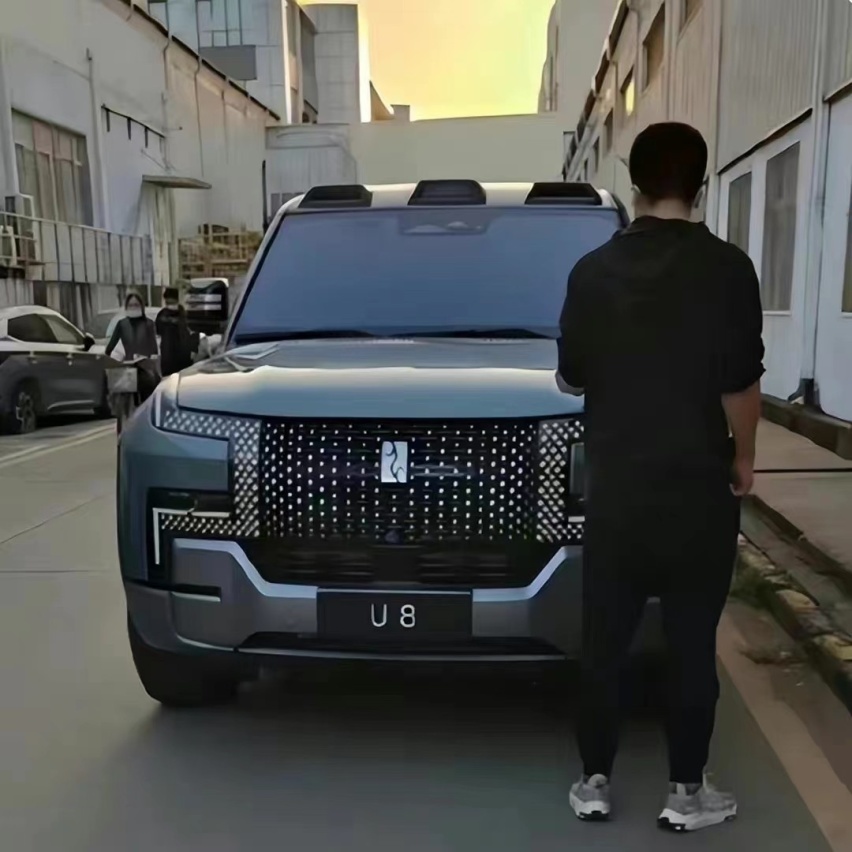 对比丨卫士130还是仰望U8？百万级硬派你会怎么选