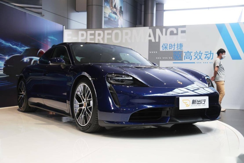 触电新生斯图加特骏马 保时捷Taycan Turbo静态体验