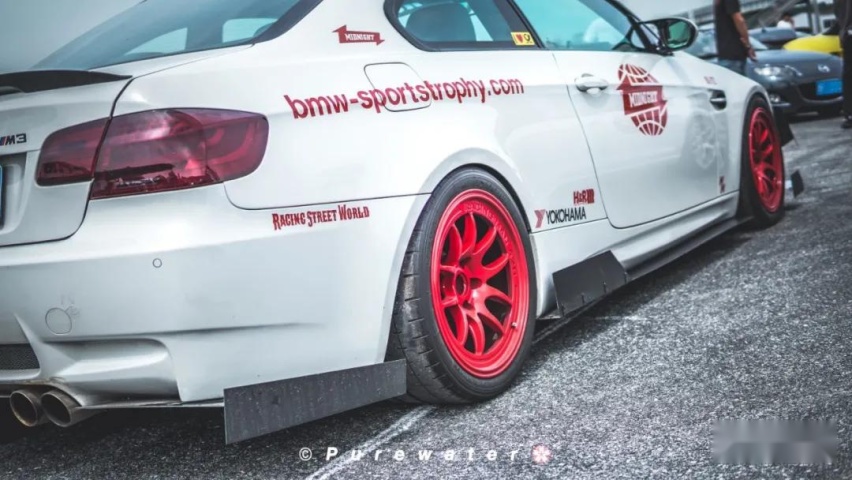 战斗格宝马M3 E92上路，感受下4.0升V8大排自吸的魅力