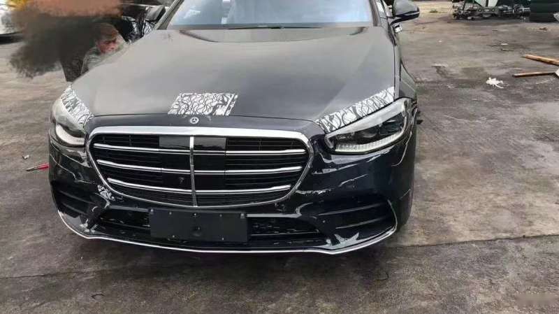 拆车厂立功了！全新奔驰S级实车照曝光，设计真是一言难尽