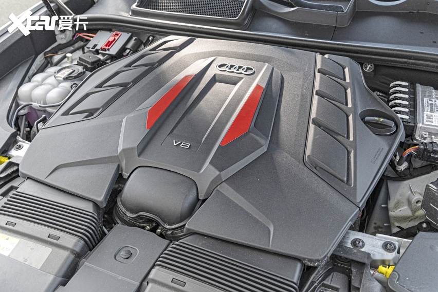百万级SUV“双子星”：奥迪SQ8和BMW X6 M60i