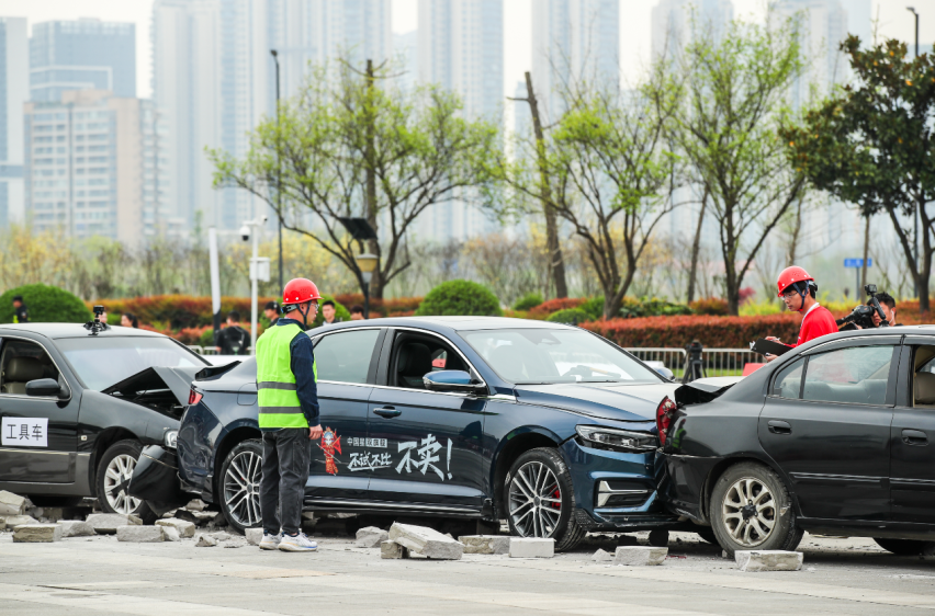 两大试炼尽显安全底色，吉利中国星双车加新上市