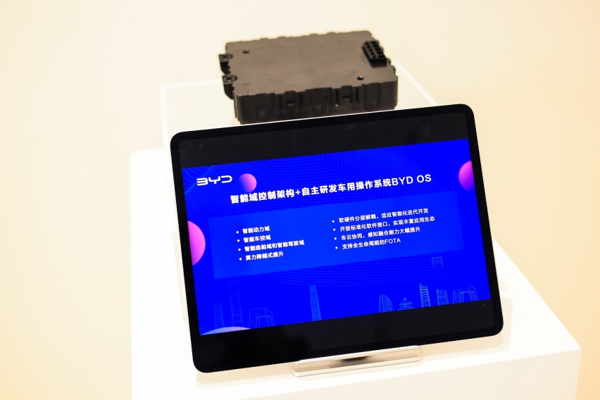 开车就得开安全的车，比亚迪e3.0分享，了解比亚迪背后的努力