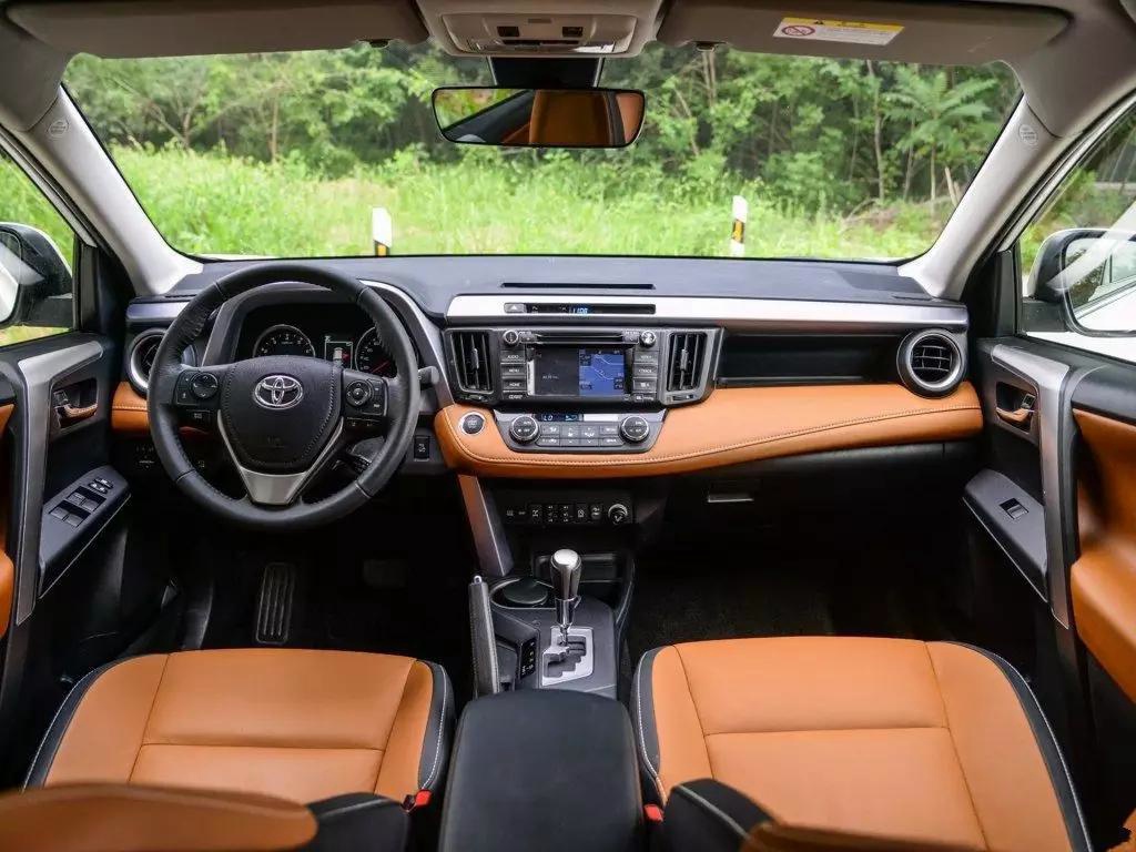 RAV4荣放:一匹在城市肆意穿行的骏马