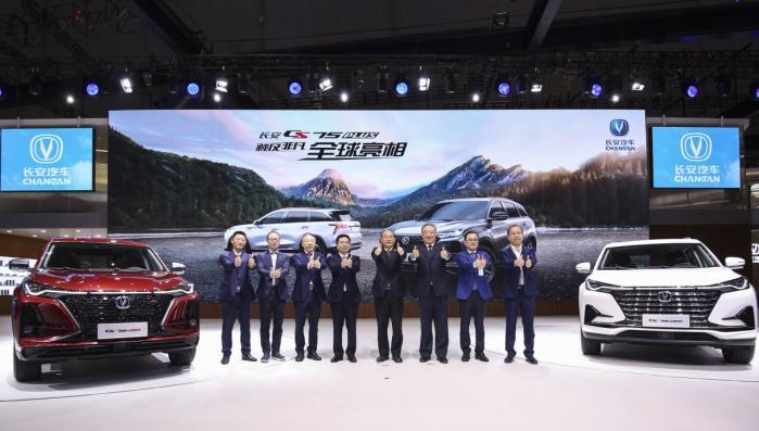上海国际车展，长安CS75 PLUS内外兼修成为最亮眼的焦点