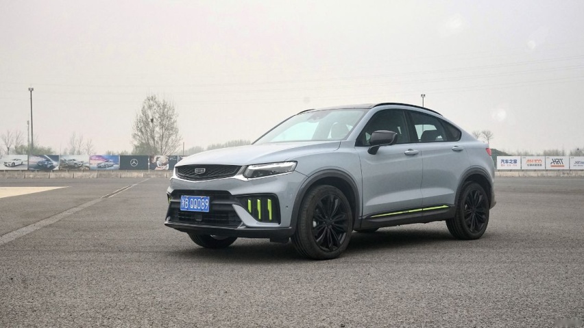 2.0T+8AT动力组合，突出运动化元素，体验吉利星越S