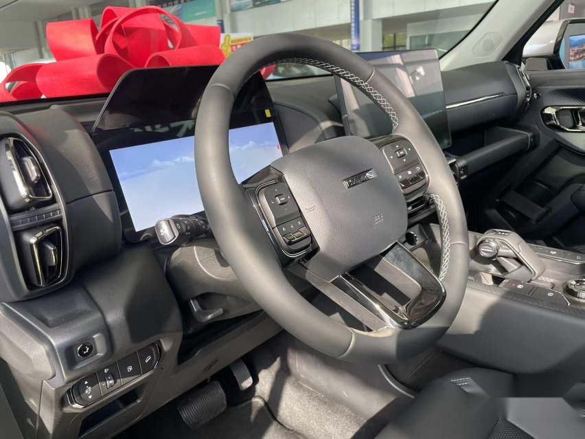 年轻人的轻越野SUV！哈弗二代大狗到店实拍，还有混动版
