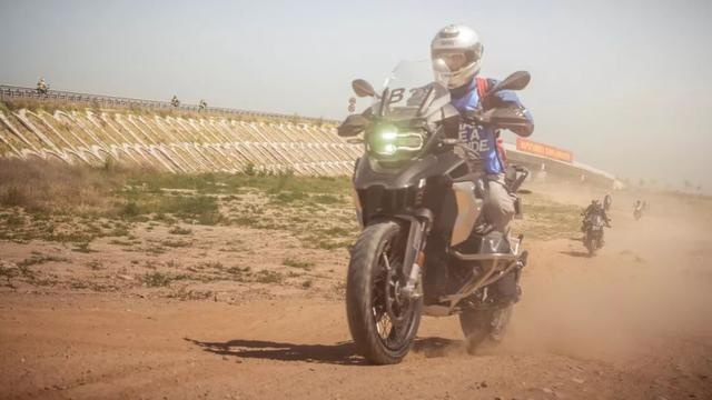 最强“拳击手”水平对置双缸发动机，全新BMW R 1250来了