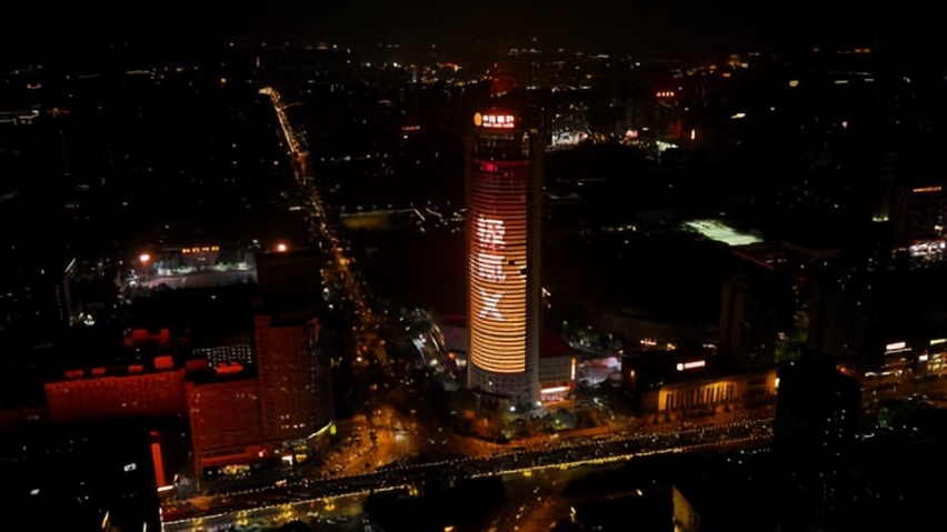 双电机四驱系统，百公里加速3秒+！极氪X来了