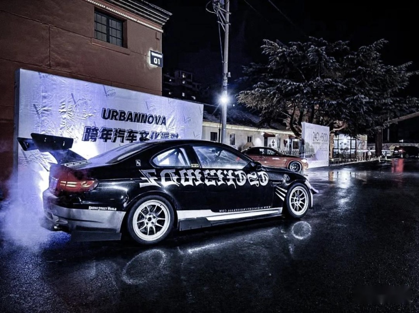 战斗格宝马M3 E92上路，感受下4.0升V8大排自吸的魅力