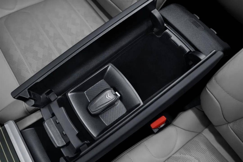 主推次顶配车型？新款凡尔赛C5 X上市，14.37万元起