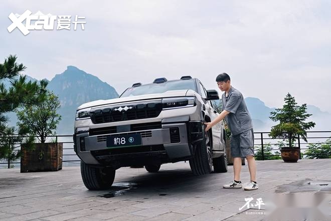 方程豹首搭首发比亚迪云辇-P Ultra，豹8豹5闪充版实现三轮行驶