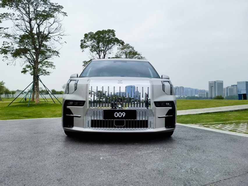 豪华MPV卷王登基！试驾极氪009