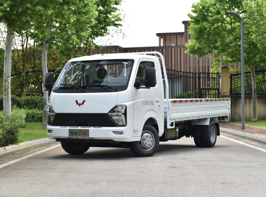 5月10日，五菱又上市一台新车，一层能装72箱矿泉水，城区不限行