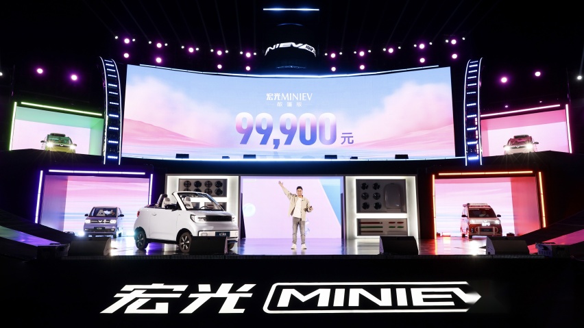 除了9.99万元的宏光MINI敞篷上市，盛典的改装车、快充也值得看看