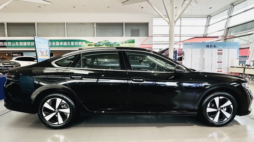 全新一代迈腾探店：智能舒适与高性价比之选