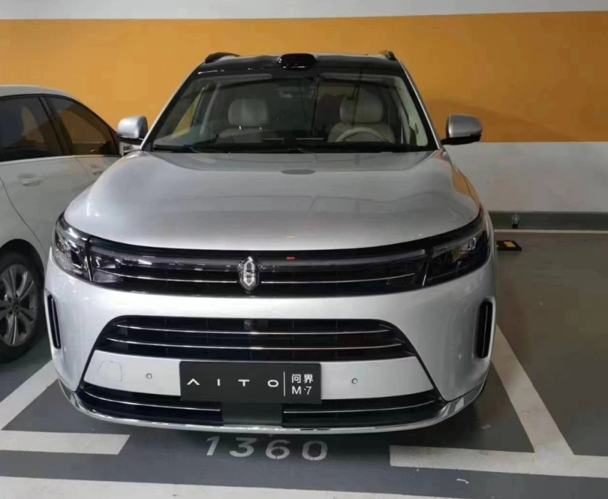超5亿投入！新款问界M7现身街头，大五座+华为智驾，还看理想L7？