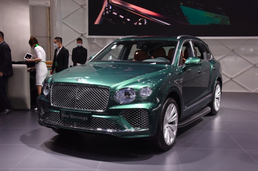 梅赛德斯-迈巴赫GLS 600 VS宾利添越V8，你会选择谁