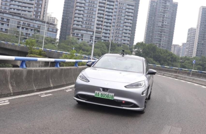 “8D”重庆自动辅助驾驶测试：极狐阿尔法S VS 特斯拉Model 3