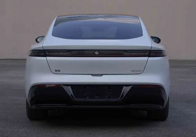 电动剪刀门，1200公里续航，东风eπ 007要来了