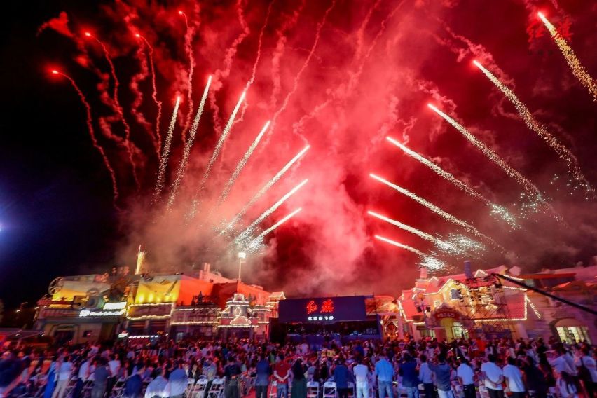 旗妙欢乐夜，红旗H5 2025款、红旗HS3 PHEV双车上市