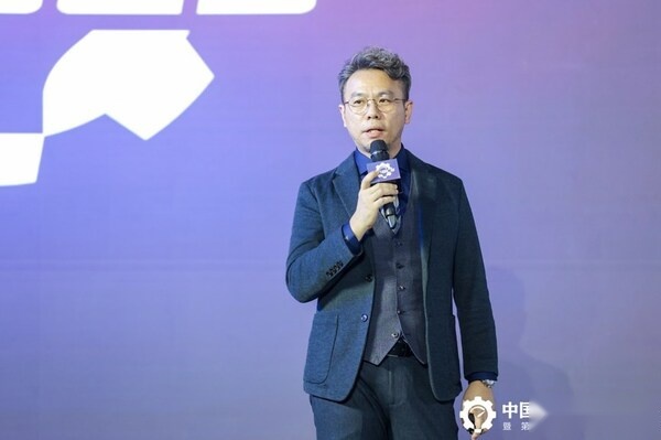 锐思华创CEO在中国汽车供应链峰会发表演讲，创新性光源将引领下一代以ARHUD为入口的人机交互变革