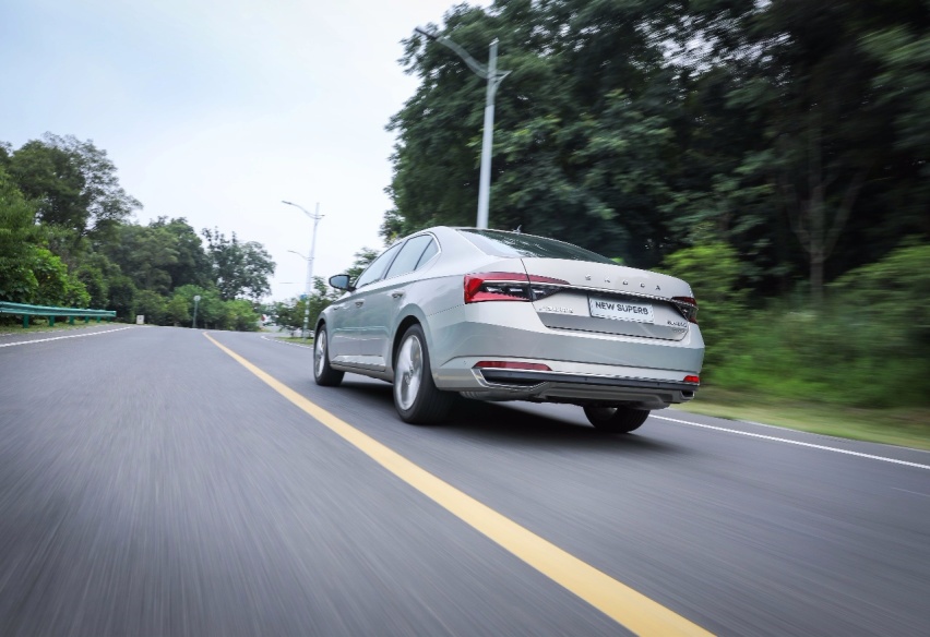 配置水平更上一层楼！试驾斯柯达新速派380TSI