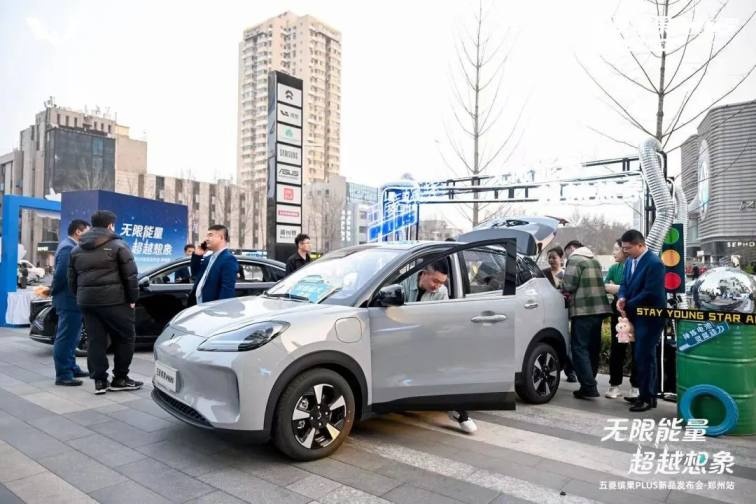 续航510，空间更大，售价8.98万元起，五菱缤果PLUS郑州上市