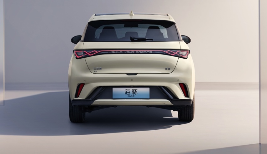 新款比亚迪海豚上市 9.98-12.98万 续航最高520km