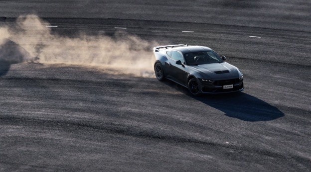 解读全新福特Mustang Dark Horse®漂移电子手刹