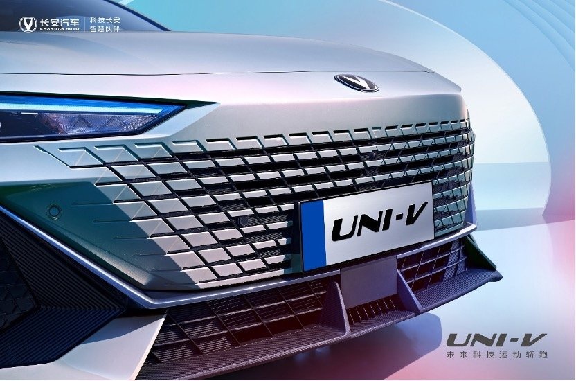 搭载同级唯一电动升降尾翼，长安UNI-V发布