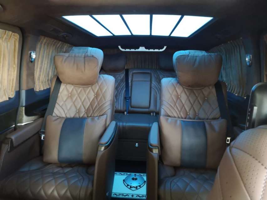 奔驰迈巴赫VS680平顶商务车，稳重大气，不失商务